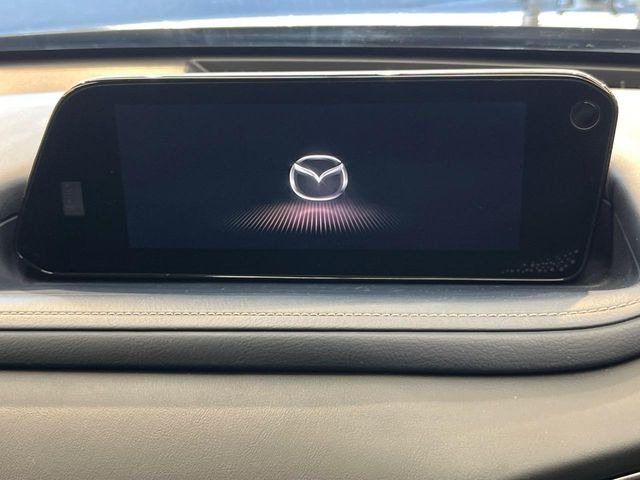 �y8.8�C���`�}�c�_�R�l�N�g�z�ԓ��̕��͋C�Ƀ}�b�`������^�̃f�B�X�v���C�B�X�}�z�ڑ��ł̃i�r�g�p��Bluetooth�Đ����A�l�X�ȋ@�\���y���߂܂��B�����I�ȃ_�C�������삪�\�ŁA�g��������ǍD�ł��B