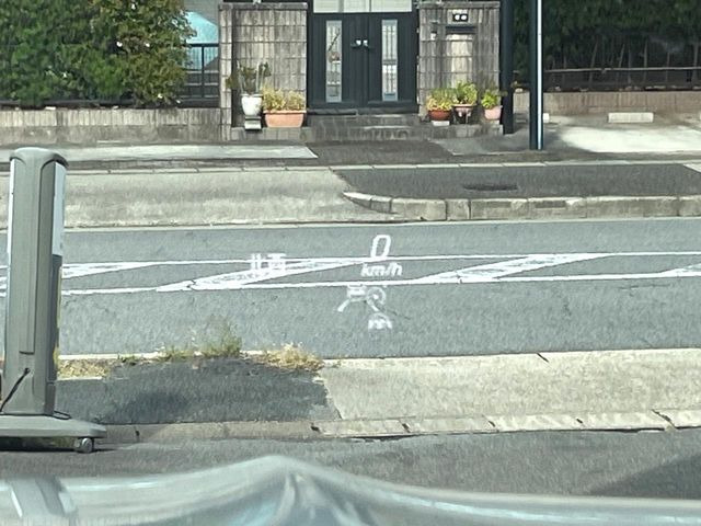 ���w�b�h�A�b�v�f�B�X�v���C:���݂̑��x�⑖�s�����f�W�^���\���ŉ^�]�ȑO���̃K���X�ɓ��e!�^�]���A���������炳���K�v�ȏ����m�F�ł���̂łƂ��Ă��֗��ň��S!