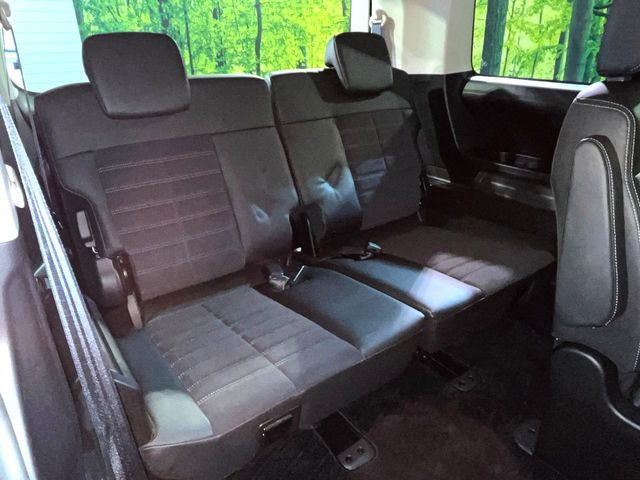 3列目シートはもちろん状態良好☆大人でもゆったりと座って頂けますので、大人数でのお出かけもラクラクです♪ご家族で、気の知れた仲間で、ドライブに行くのが楽しみですね♪