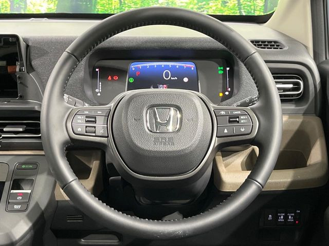 ステアリングも使用感が少なく、きれいな状態となっております♪