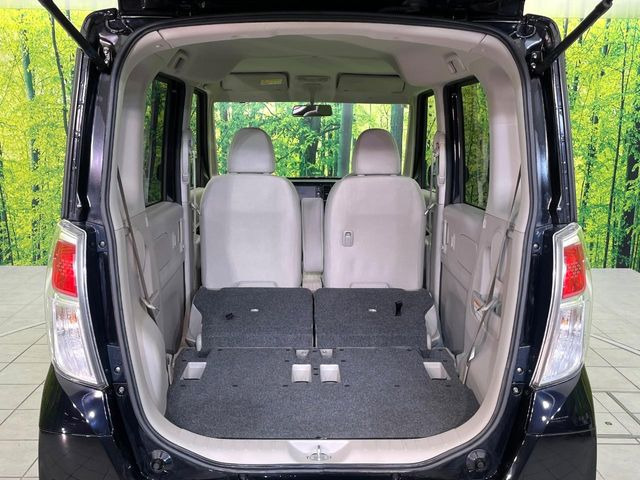 ���i�̂���������ʋ΁A���}���ɏ\���ȉ׎��X�y�[�X���m�ۂ��Ă���܂��B�Z�J���h�V�[�g��|���ƁA�傫�ȉו��̐ύڂ��\�ł���