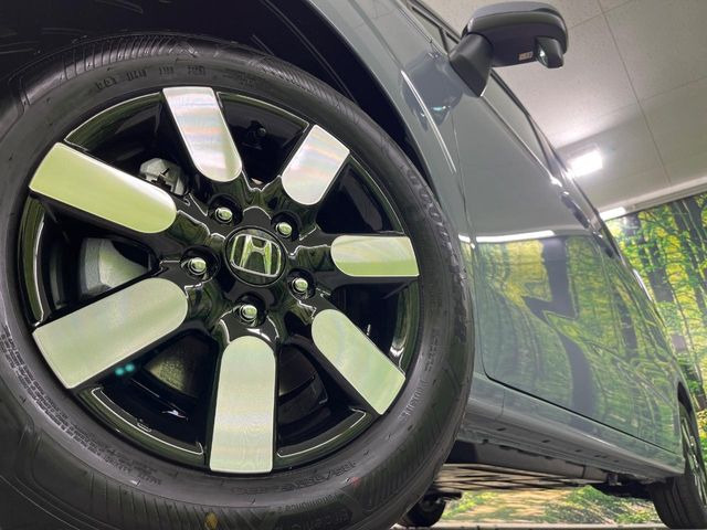 【純正15インチアルミホイール】外観にマッチした純正アルミホイールを装着しております。各種社外アルミホイールや、スタッドレスタイヤも取扱いしております。是非ご相談ください♪