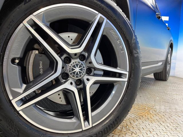 ●純正19インチアルミホイール:輸入車ならではの卓越した走りを支えるホイールと足回りです!日本車の走りに慣れている方にもぜひ体感して頂きたいほど、高いレベルでまとまっています!