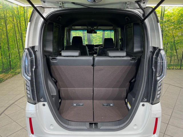 ���i�̂���������ʋ΁A���}���ɏ\���ȉ׎��X�y�[�X���m�ۂ��Ă���܂��B�Z�J���h�V�[�g��|���ƁA�傫�ȉו��̐ύڂ��\�ł���