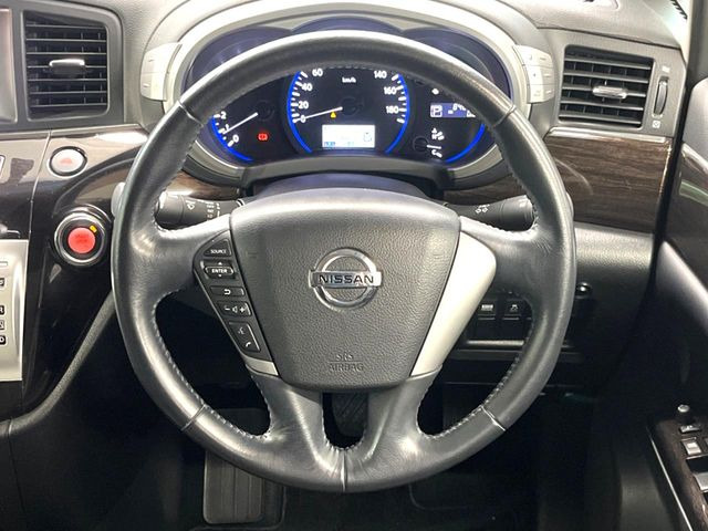 �y�����v�����X�e�A�����O�z�㎿�Ȋv���g�p���邱�ƂŁA��ɂ����������݂ƂĂ��^�]���₷���n���h���ł���