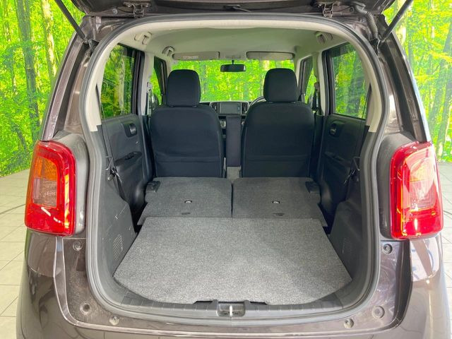 後席を格納すると、これだけの広さが!シーンに合わせたシートアレンジで、大きな荷物も積むことが出来ます♪