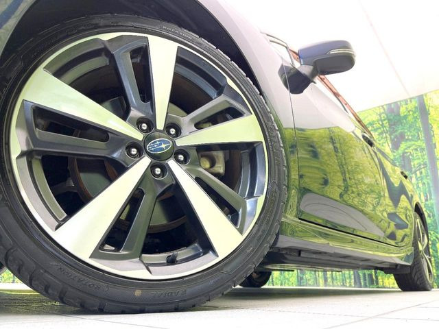 【純正18インチアルミホイール】外観にマッチした純正アルミホイールを装着しております。各種社外アルミホイールや、スタッドレスタイヤも取扱いしております。是非ご相談ください♪