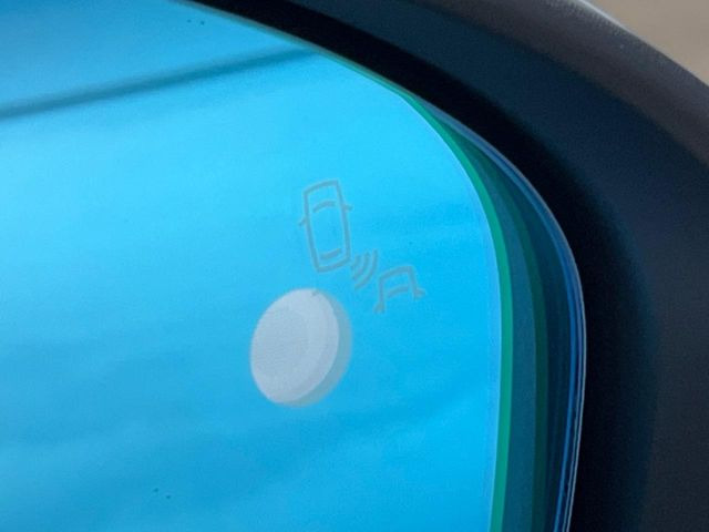 ���u���C���h�A�V�X�g�Z���T�[:���p����̎Ԃ����m���A�h���C�o�[���Ԑ��ύX���s���ۂɁA�x�����Ƌ��ɒ��ӂ𑣂��Ă������S�x���@�\�ł�!