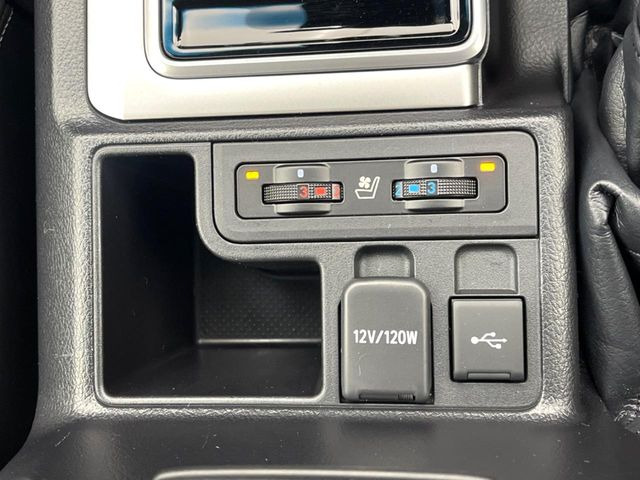 【前席シートベンチレーション】夏場は涼しい風でお尻や背中の熱やムレを防ぎ、冬はエアコンよりも早く温まってポカポカに!季節を問わず快適に過ごせます。