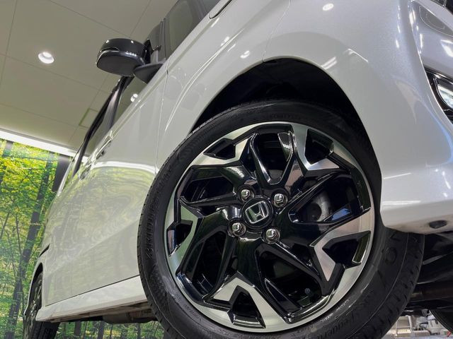 �y����15�C���`�A���~�z�C�[���z�O�ςɃ}�b�`���������A���~�z�C�[���𑕒����Ă���܂��B�e��ЊO�A���~�z�C�[����A�X�^�b�h���X�^�C�����戵�����Ă���܂��B���񂲑��k����������