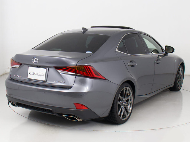 クリアランスソナーが付いています!フロント&リアにセンサーがあり、障害物に近づくと警告音が鳴りドライバーへお知らせ!すごく便利な人気装備です!!