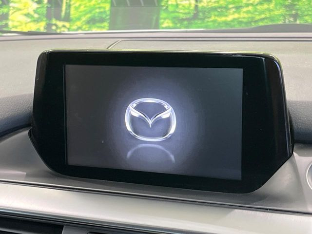 【純正ナビ】人気の純正ナビを装備しております。ナビの使いやすさはもちろん、オーディオ機能も充実!キャンプや旅行はもちろん、通勤や買い物など普段のドライブも楽しくなるはず♪