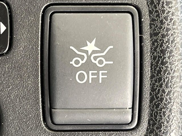 �y�C���e���W�F���g�G�}�[�W�F���V�[�u���[�L�z�t�����g�J�����őO���̎ԗ�����s�҂����m�B�Փ˂������Ȏ��͏Փ˔�Q�y���u���[�L���쓮�A�Փˉ�����T�|�[�g�B�����S�Ƀh���C�u�����y���݂��������܂��B