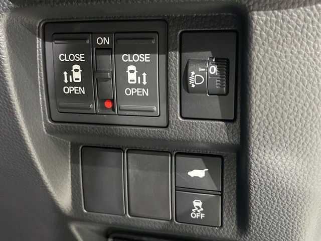 �y�����p���[�X���C�h�h�A�z�X�}�[�g�L�[��^�]�Ȃ̃X�C�b�`�Ō�ȗ����X���C�h�h�A�̊J���\���d��������͂����ăh�A���J����K�v�������A�����Ȃ��q�l�ł��ȒP�ɊJ���߂ł����K�ł���