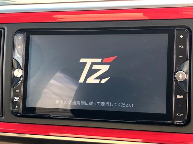 【純正ナビ】人気の純正ナビを装備しております。ナビの使いやすさはもちろん、オーディオ機能も充実!キャンプや旅行はもちろん、通勤や買い物など普段のドライブも楽しくなるはず♪