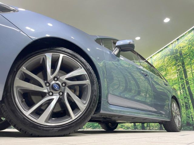 �y����18�C���`�A���~�z�C�[���z�O�ςɃ}�b�`���������A���~�z�C�[���𑕒����Ă���܂��B�e��ЊO�A���~�z�C�[����A�X�^�b�h���X�^�C�����戵�����Ă���܂��B���񂲑��k����������