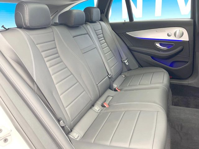 ●後部座席も気になるようなキズ・汚れやへたり等、大きなダメージはなく、良好な状態です。