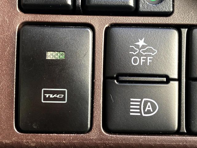 【スマートアシスト】走行中に前方の車両等を認識し、衝突しそうな時は警報とブレーキで衝突回避と被害軽減をアシスト。より安全にドライブをお楽しみいただけます。