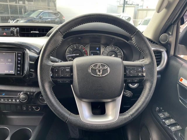 �y�����v�����X�e�A�����O�z�㎿�Ȋv���g�p���邱�ƂŁA��ɂ����������݂ƂĂ��^�]���₷���n���h���ł���