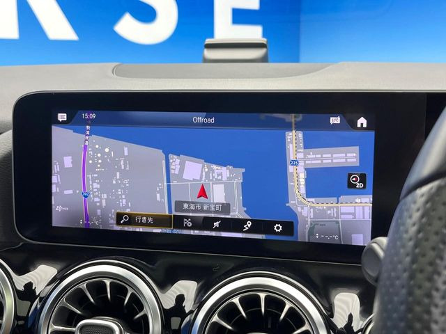 ●純正ナビ:一体感のあるナビは、高級感ある車内を演出してくれます。オーディオ機能も充実しておりますので、運転もより楽しめます♪