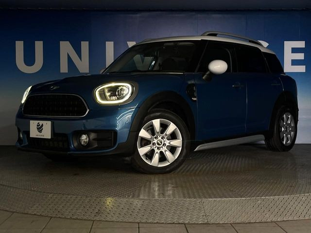 ●LEDヘッドライト:夜間走行時も良好な視界を確保し安心して運転できる高輝度LEDヘッドライトを装備!点灯速度が早く、消費電力も抑えられています。