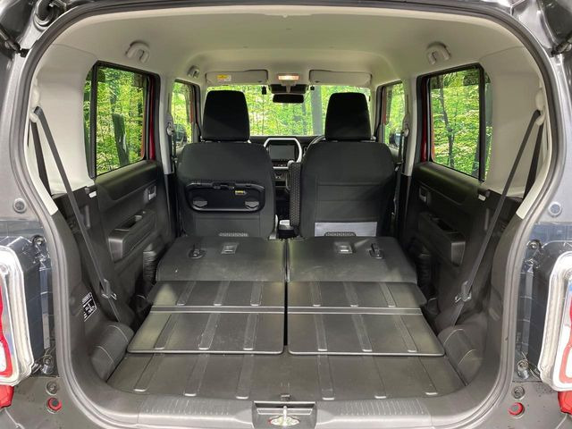 ���i�̂���������ʋ΁A���}���ɏ\���ȉ׎��X�y�[�X���m�ۂ��Ă���܂��B�Z�J���h�V�[�g��|���ƁA�傫�ȉו��̐ύڂ��\�ł���