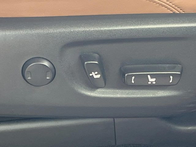 【パワーシート】スイッチ一つで簡単にシートの微調整が可能!電動だから力もいりません!快適なシートポジションにセットして、快適なドライブをお楽しみください。