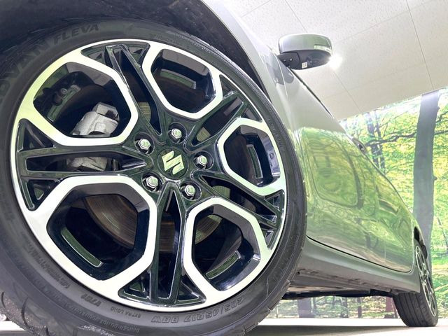 �y����17�C���`�A���~�z�C�[���z�O�ςɃ}�b�`���������A���~�z�C�[���𑕒����Ă���܂��B�e��ЊO�A���~�z�C�[����A�X�^�b�h���X�^�C�����戵�����Ă���܂��B���񂲑��k����������