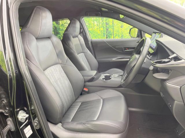 運転席シート廻りは使用感も少なく、良好な状態となっています。前オーナー様が丁寧に使っていたことがよくわかりますね。