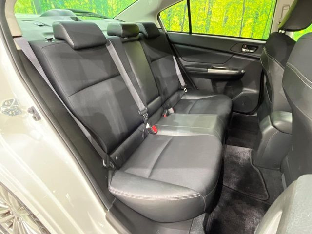 後部座席も気になるようなキズ・汚れやへたり等、大きなダメージはなく、良好な状態です。