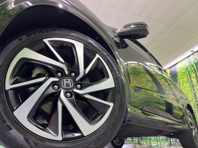 【純正18インチアルミホイール】外観にマッチした純正アルミホイールを装着しております。各種社外アルミホイールや、スタッドレスタイヤも取扱いしております。是非ご相談ください♪