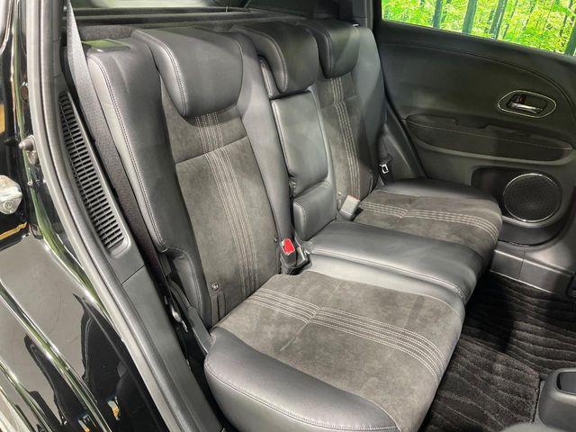 後部座席も気になるようなキズ・汚れやへたり等、大きなダメージはなく、良好な状態です。