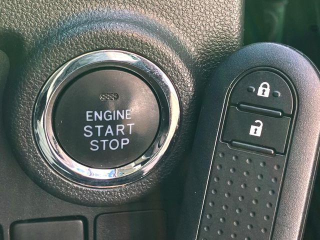 ★【スマートキー&スタートシステム】携帯したスマートキーを取り出すことなく、ドアの施錠・解錠が可能で、ワンプッシュでエンジンがスタート!!