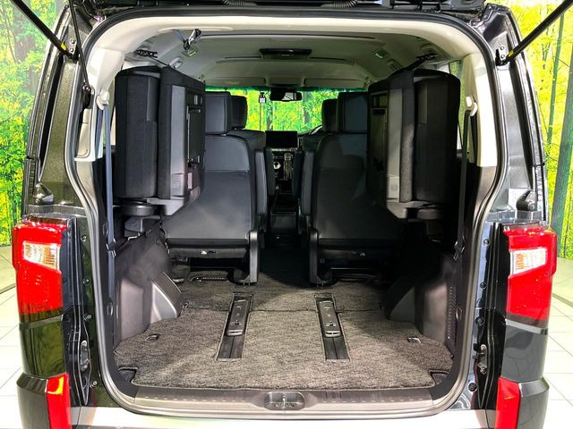 後席を格納すると、これだけの広さが!シーンに合わせたシートアレンジで、大きな荷物も積むことが出来ます♪