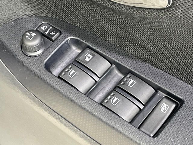 �y�d���i�[�~���[�z�T�C�h�~���[�͓d���i�[���ƂȂ��Ă���A�������ԏ�ł��L�Y�������X�N��}�����܂��B