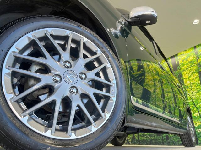 【純正15インチアルミホイール】外観にマッチした純正アルミホイールを装着しております。各種社外アルミホイールや、スタッドレスタイヤも取扱いしております。是非ご相談ください♪