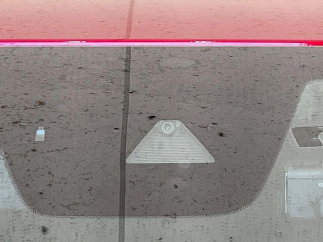 �y�X�}�[�g�u���[�L�T�|�[�g�z���s���ɑO���̎ԗ�����F�����A�Փ˂������Ȏ��͌x��ƃu���[�L�ŏՓˉ���Ɣ�Q�y�����A�V�X�g�B�����S�Ƀh���C�u�����y���݂��������܂��B