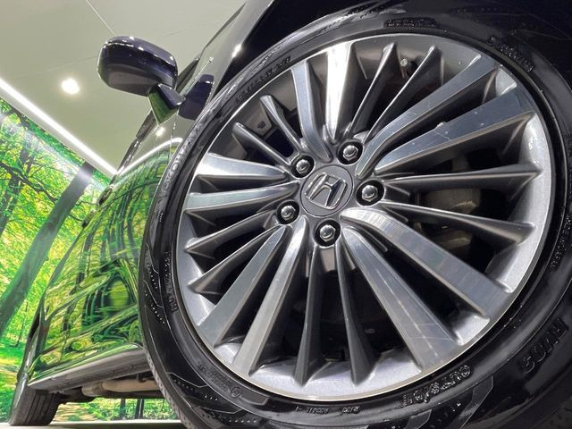 �y����17�C���`�A���~�z�C�[���z�O�ςɃ}�b�`���������A���~�z�C�[���𑕒����Ă���܂��B�e��ЊO�A���~�z�C�[����A�X�^�b�h���X�^�C�����戵�����Ă���܂��B���񂲑��k����������