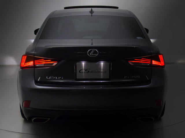 フロントビューの存在感をご覧ください!!ヘッドライトは視界良好のライト、さらにフォグライト搭載。デザイン性も高いのが特権です。