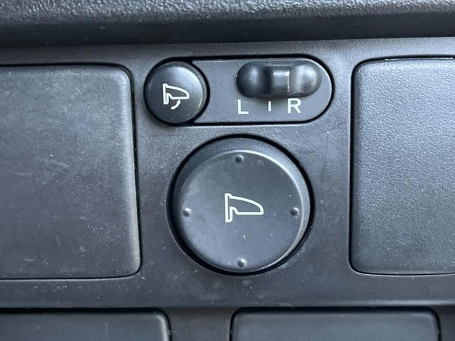 �y�d���i�[�~���[�z�T�C�h�~���[�͓d���i�[���ƂȂ��Ă���A�������ԏ�ł��L�Y�������X�N��}�����܂��B