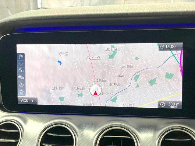 ●純正ナビ:一体感のあるナビは、高級感ある車内を演出してくれます。オーディオ機能も充実しておりますので、運転もより楽しめます♪