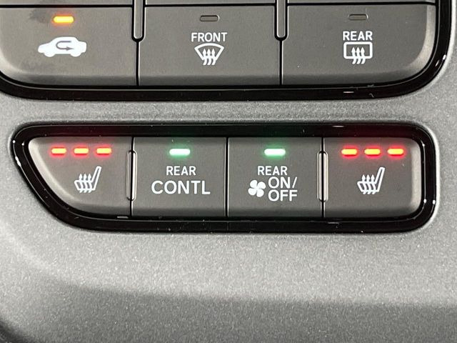 【シートヒーター】寒い日に重宝するシートヒーター!エアコンより早く温まってくれるので寒がりの人も安心ですね♪エアコンの温風は乾燥するから苦手、という方にもをおすすめです。