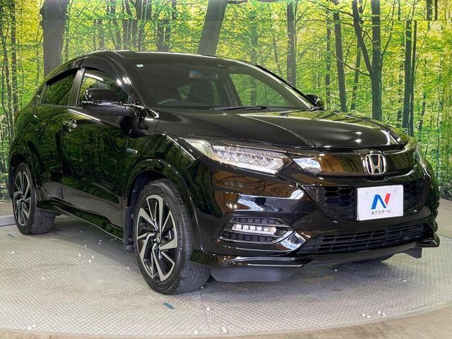 高透明度のガラス皮膜で撥水はもちろん、上質なツヤ・光沢を実現。紫外線や酸性雨から大切な愛車を保護し、色あせ・劣化を防止。「弾スプラッシュコート」、「弾プリミッサコート」からお選びいただけます。