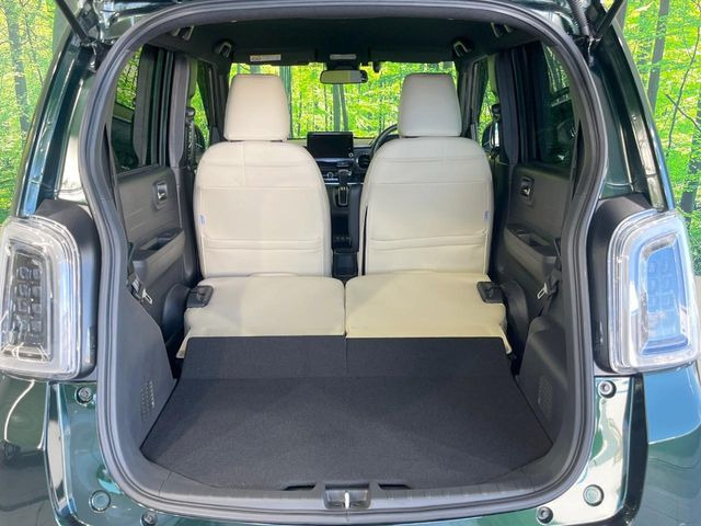 普段のお買い物や通勤、送迎等に十分な荷室スペースを確保しております。セカンドシートを倒すと、大きな荷物の積載も可能です♪