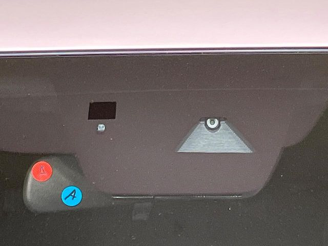 �y�X�}�[�g�u���[�L�T�|�[�g�z���s���ɑO���̎ԗ�����F�����A�Փ˂������Ȏ��͌x��ƃu���[�L�ŏՓˉ���Ɣ�Q�y�����A�V�X�g�B�����S�Ƀh���C�u�����y���݂��������܂��B