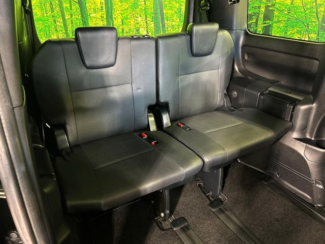 3列目シートはもちろん状態良好☆大人でもゆったりと座って頂けますので、大人数でのお出かけもラクラクです♪ご家族で、気の知れた仲間で、ドライブに行くのが楽しみですね♪