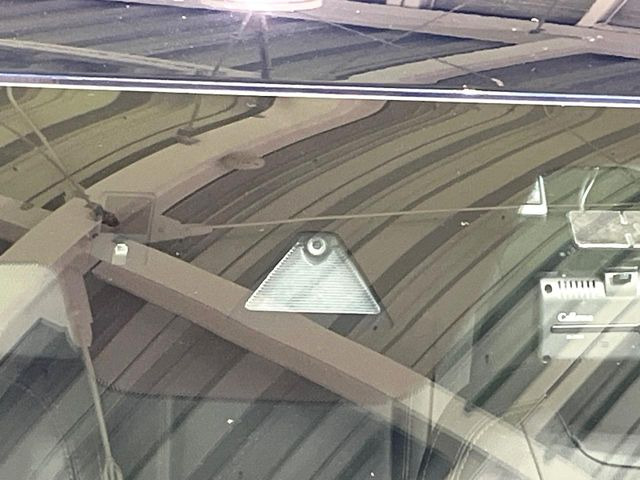 【スマートシティブレーキサポート】低速走行中に前方の車両等を認識し、衝突しそうな時は警報とブレーキで衝突回避と被害軽減をアシスト。より安全にドライブをお楽しみいただけます。