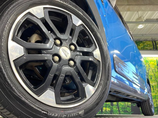 �y����15�C���`�A���~�z�C�[���z�O�ςɃ}�b�`���������A���~�z�C�[���𑕒����Ă���܂��B�e��ЊO�A���~�z�C�[����A�X�^�b�h���X�^�C�����戵�����Ă���܂��B���񂲑��k����������