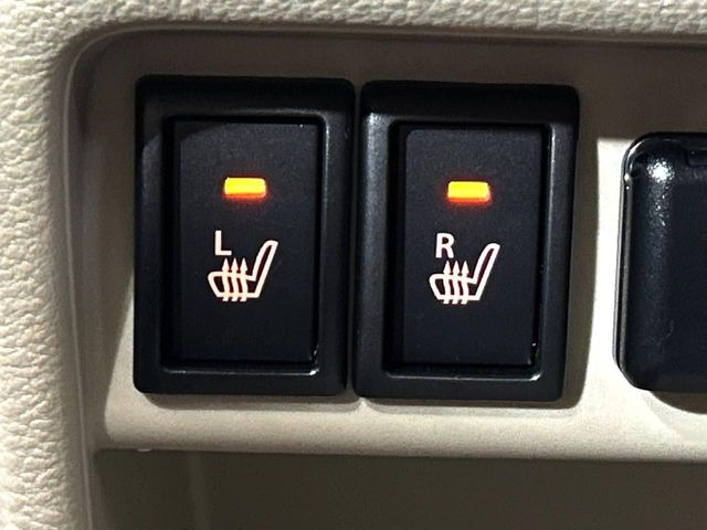 【シートヒーター】寒い日に重宝するシートヒーター!エアコンより早く温まってくれるので寒がりの人も安心ですね♪エアコンの温風は乾燥するから苦手、という方にもをおすすめです。