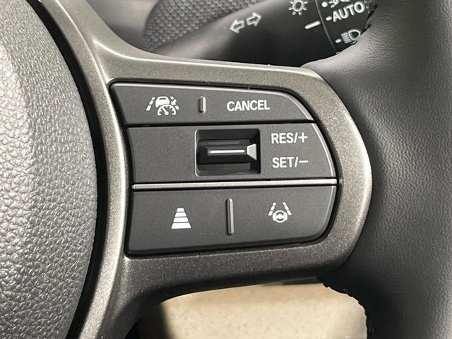 【アダプティブクルーズコントロール】高速道路での長距離走行が楽に!!自動で速度を保つクルーズコントロールが、衝突軽減システムと連携し、前方の車両を感知して車間を保つように速度調節してくれます!!